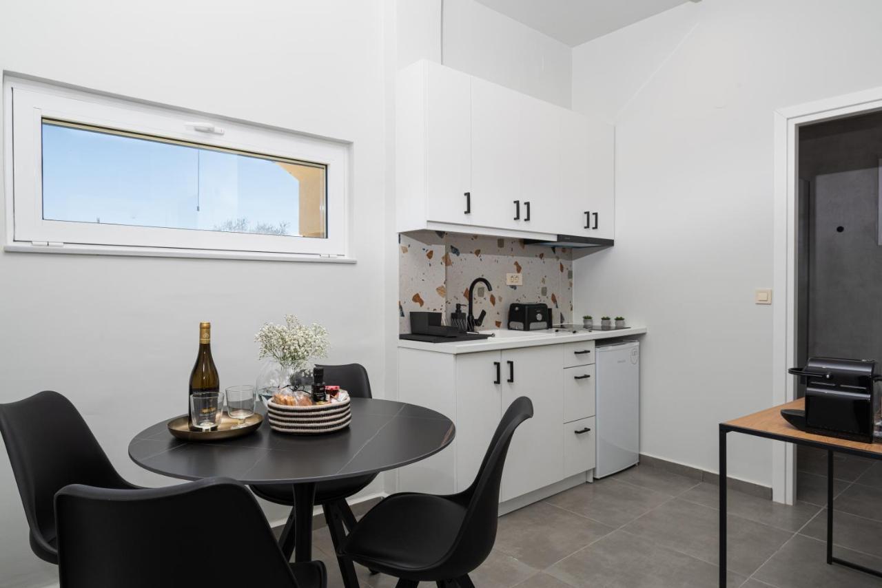 Meliora Suites Dhrapaniás Екстериор снимка